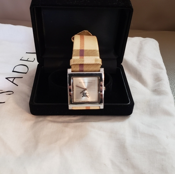 Burberry watch - Picture 3 of 5